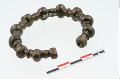 Foto von Bronzeknotenarmreif (NHMW-PRAE-025344)